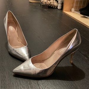 Kenneth Cole metallic heels